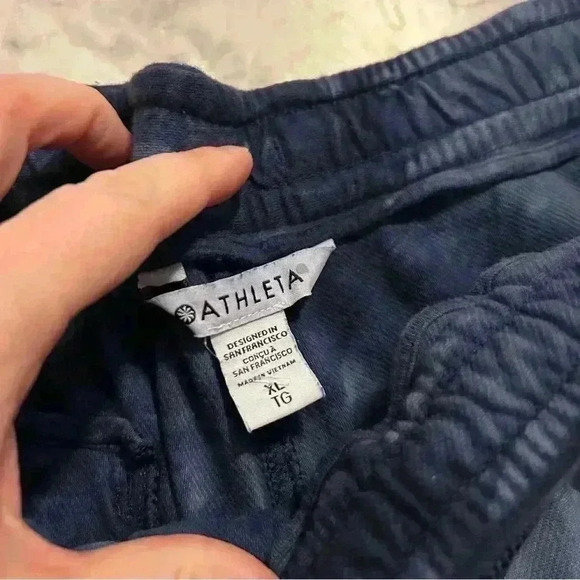 NWT Women’s Athleta Farallon Blue Acid Wash lounge shorts size XL - Picture 2 of 3